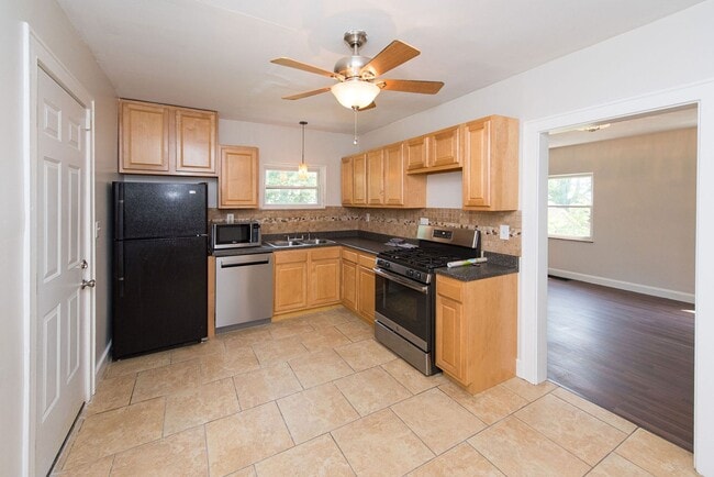 Building Photo - COVEDALE- 3 bedroom 1.5 bath Tudor with up...