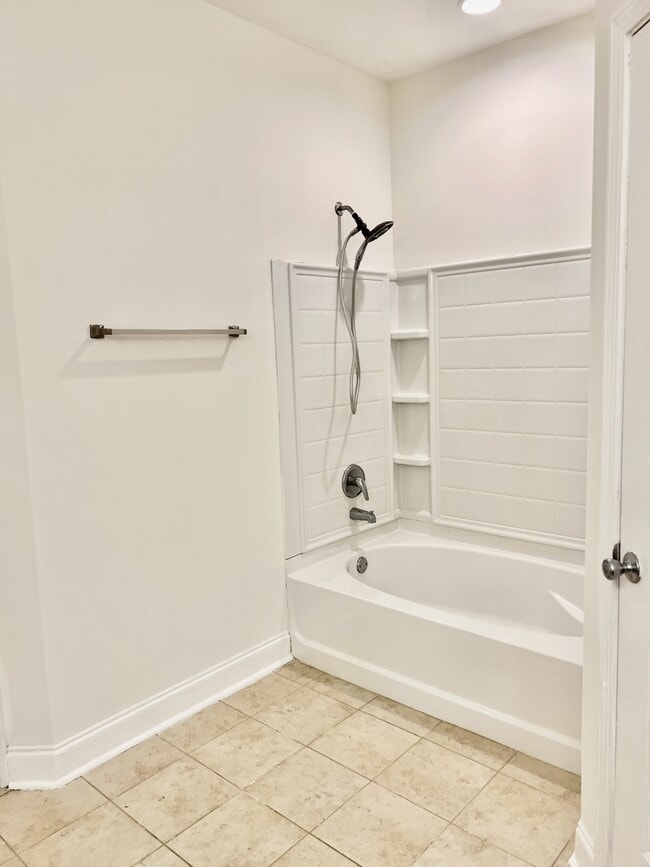 Building Photo - 43225 Creek Cir