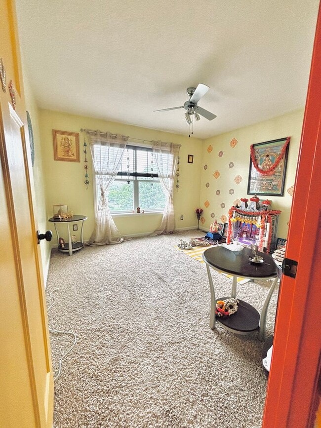 Building Photo - ONE OF A KIND 5bed/4bath!  *HOME THEATER* ...