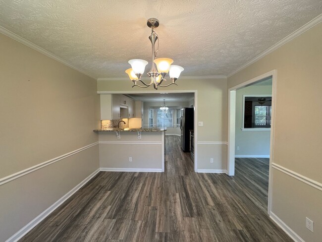 Building Photo - Charming 3 Bed 2.5 Bath Fayetteville Home