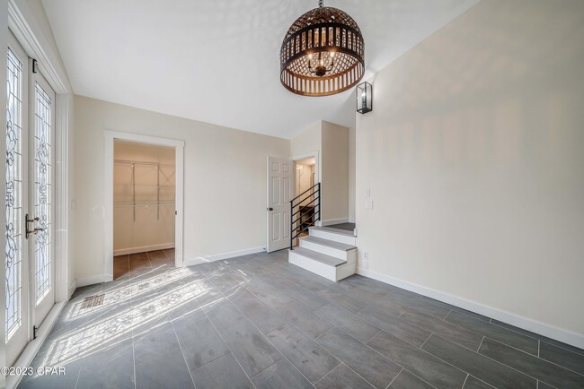 Building Photo - 2316 W Beach Dr