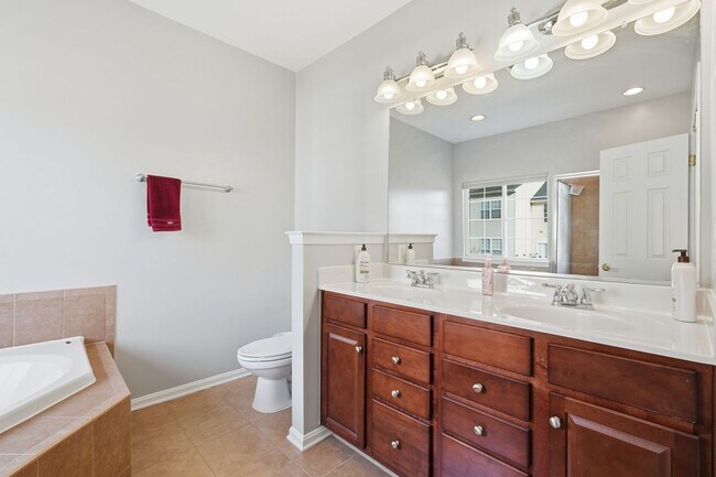 Building Photo - Located in a vibrant and highly sought after setting, this Richmond American Homes residence offe...