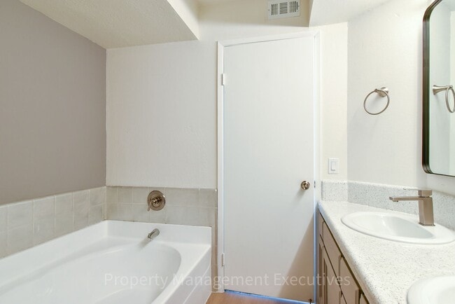 Building Photo - Renovated 2 Bedroom, 2.5 Bath Townhome