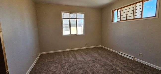 Building Photo - Beautiful Virginia Vale 4 Bedroom Split Level - New Paint, Carpet, Blinds - AVAILABLE NOW!