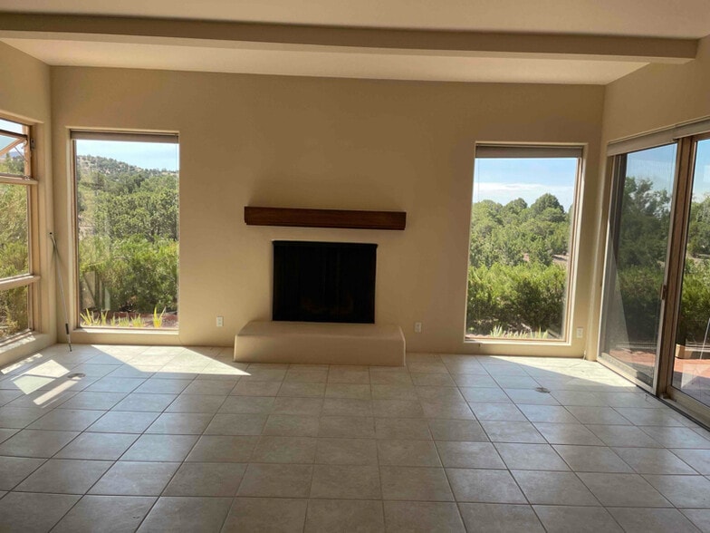 Building Photo - 4 Old Agua Fria Rd E