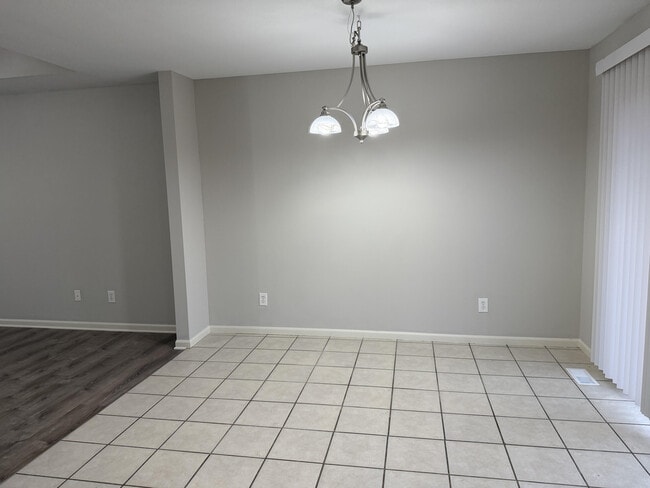Building Photo - 208 Jackal Dr