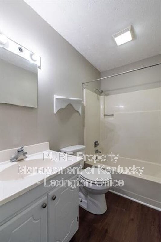 Building Photo - 209 Landings Dr