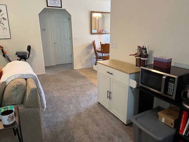 Building Photo - 6260 N Old McDonald Dr