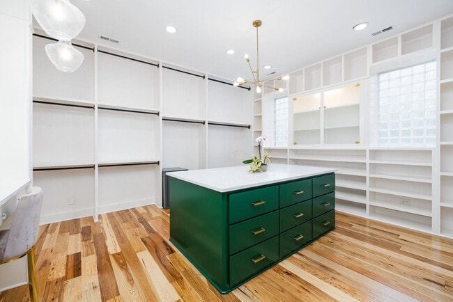 Building Photo - Located in the gated Valhalla community in Brentwood