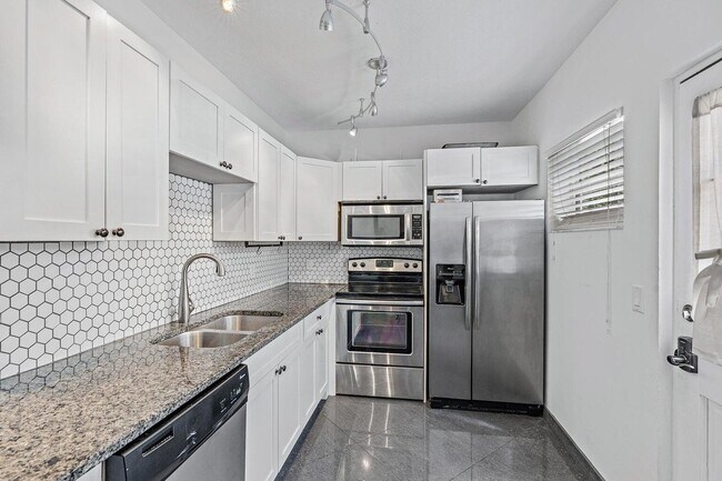 Building Photo - 301 Central Dr