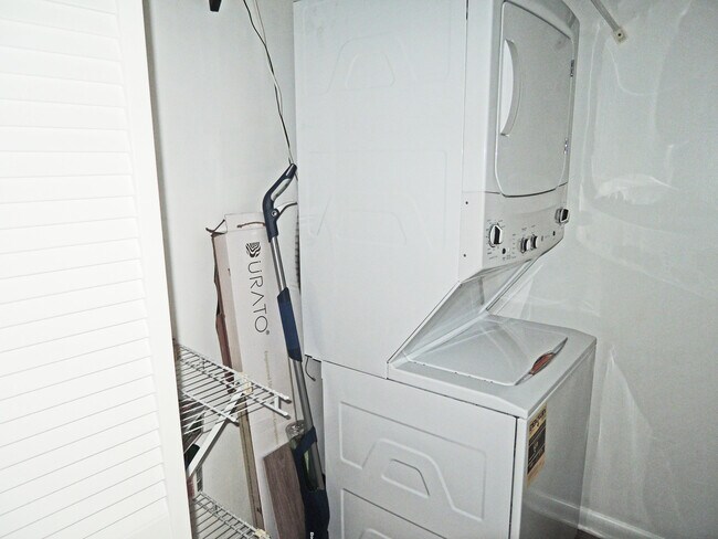 Building Photo - 322 Colony Ln