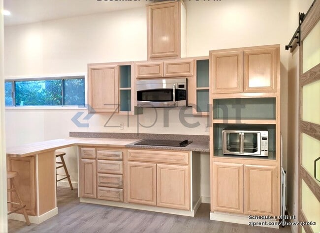 Building Photo - 121 Sweeney Ct