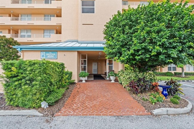 Building Photo - 4550 Pinebrook Cir