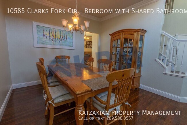 Building Photo - Bedroom with Shared Bathroom & Garage Space