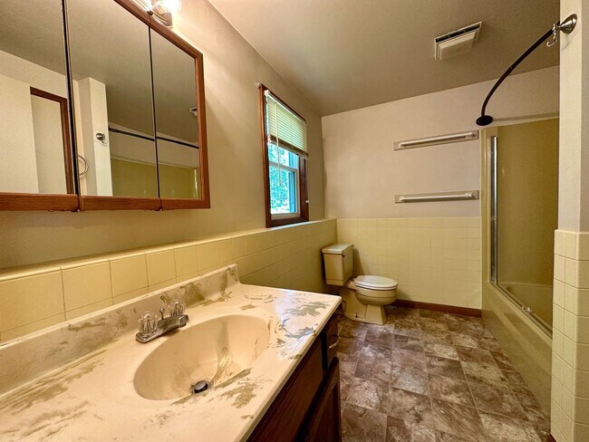 Building Photo - 2 br, 1 bath House - 56 A Stillwater Rd.