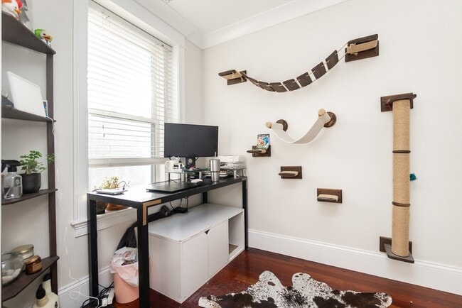 Building Photo - 632 E Broadway