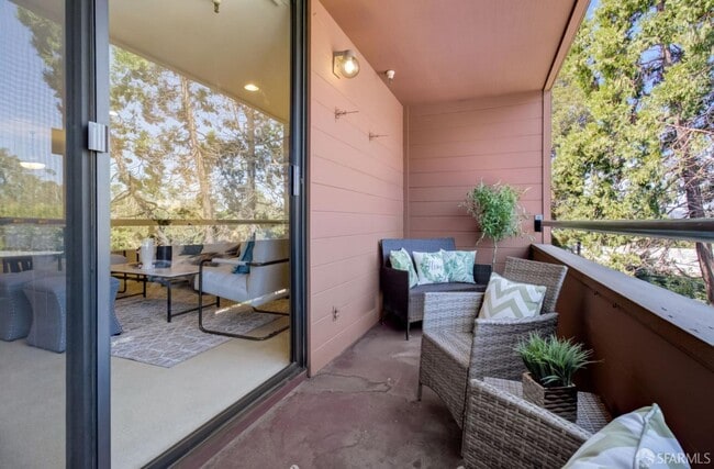 Building Photo - 1210 Bellevue Ave