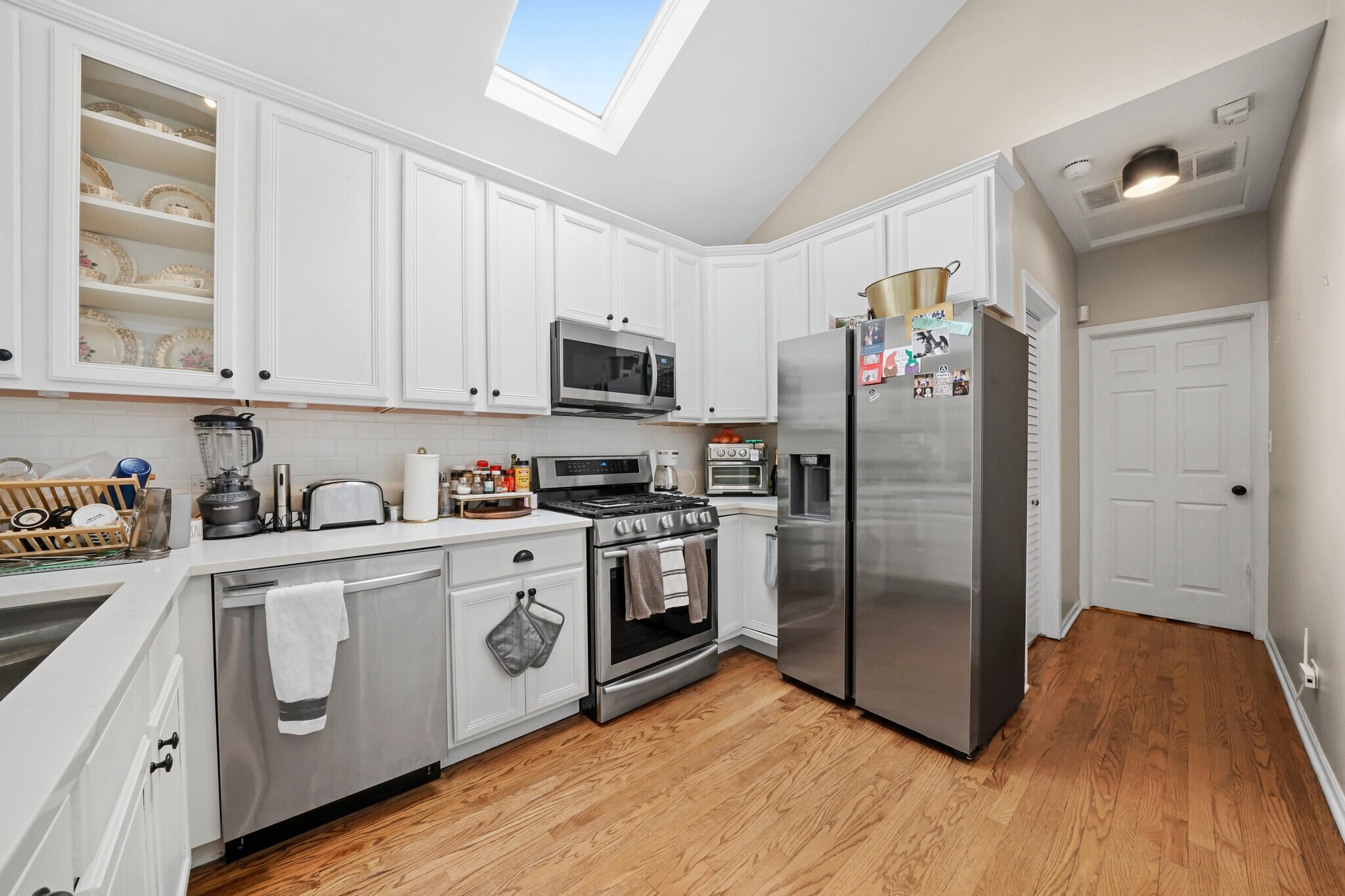 Building Photo - 1028 N Wolcott Ave