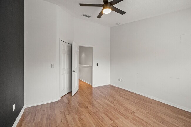 Building Photo - 9720 Carlsdale Dr