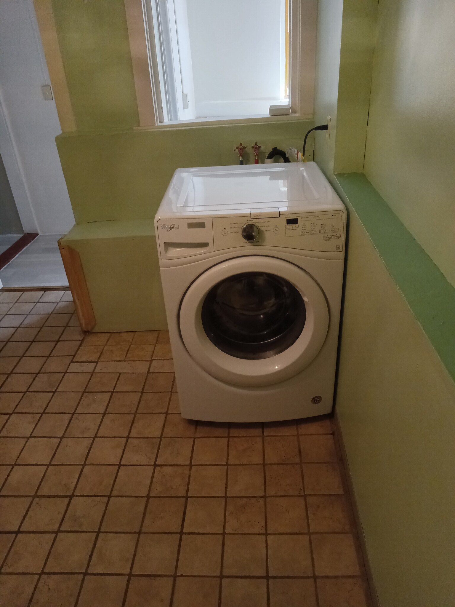 Apt 4 - washer - 523 E State St