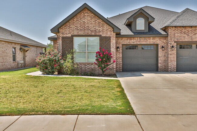 Building Photo - First Full Month's Rent Free! The Finer Th...