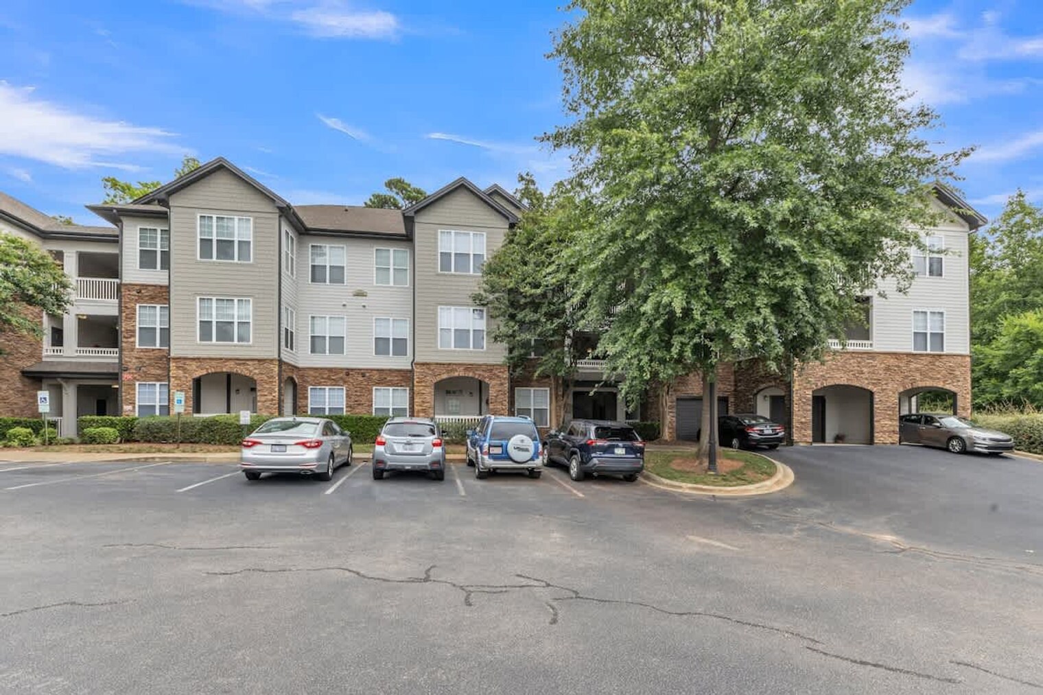 Building Photo - 1803 Brisbane Woods Way