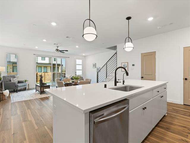 Building Photo - 871 Cavitt Ct