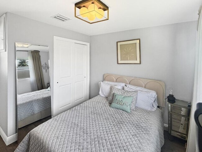 Building Photo - 100 SW 17th St