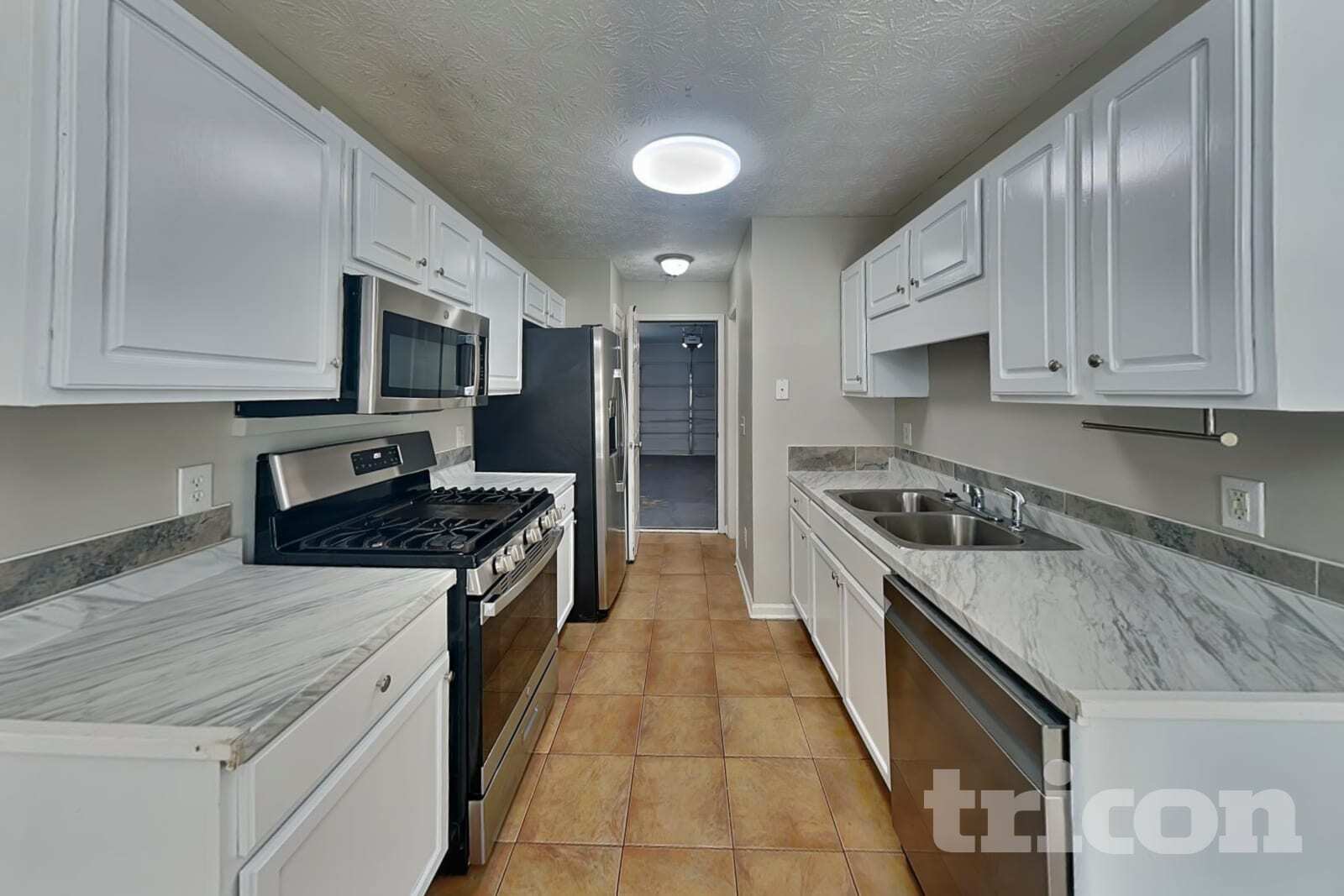Building Photo - 261 Silver Ridge Dr