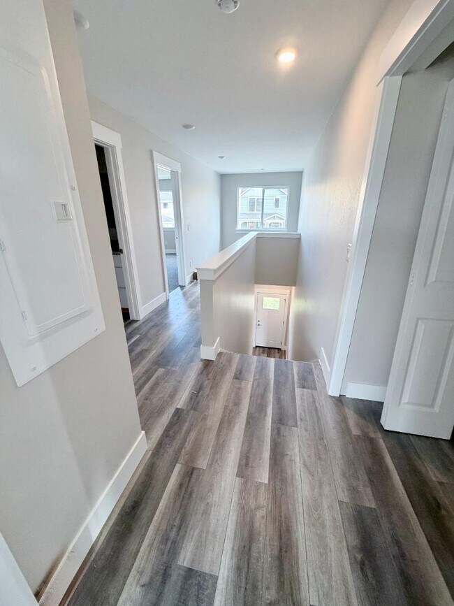 Building Photo - 7212 Shaver Dr