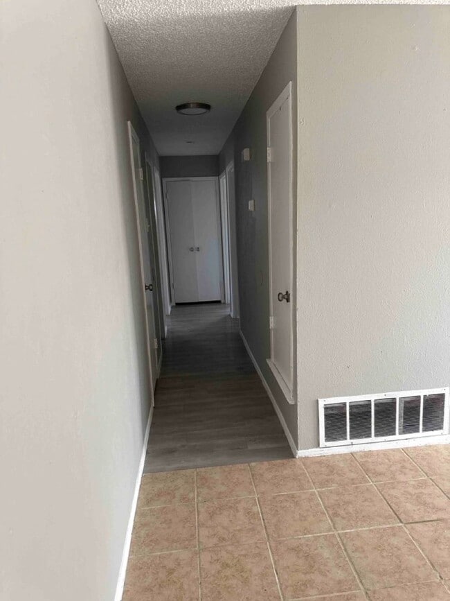 Building Photo - For Sale or Lease