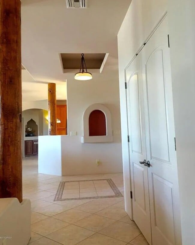 Building Photo - Spacious 4BR House in Tucson