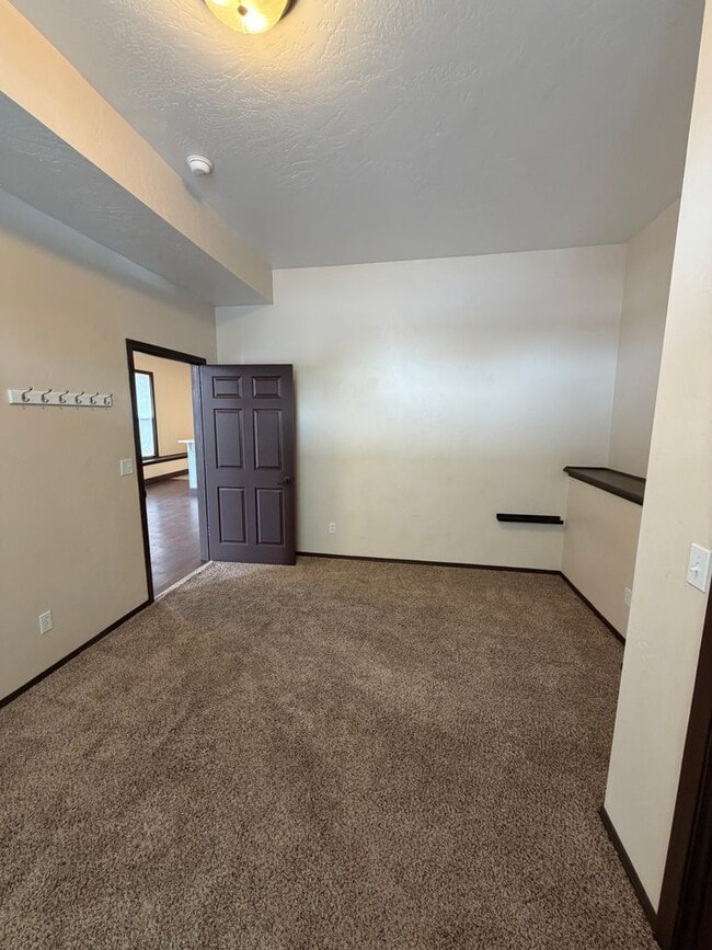 Building Photo - 943-943 W Granite St