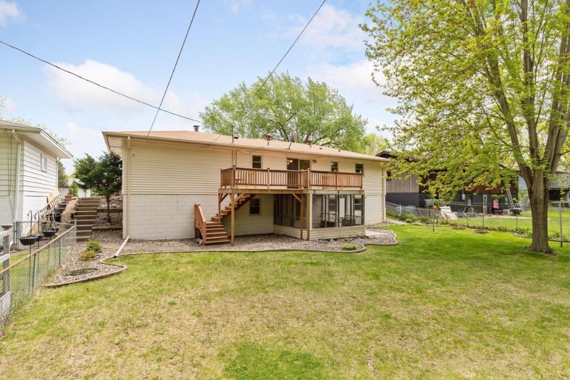 Building Photo - 656 17th Ave NW