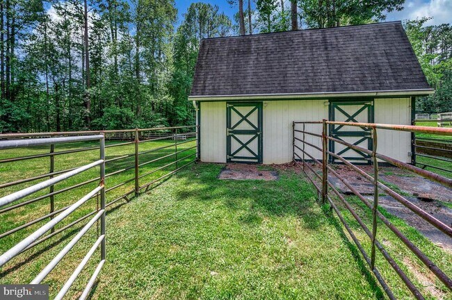 Building Photo - 8 Wilderness Ct