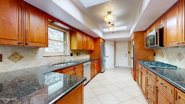 Building Photo - 801 Claravista Ln