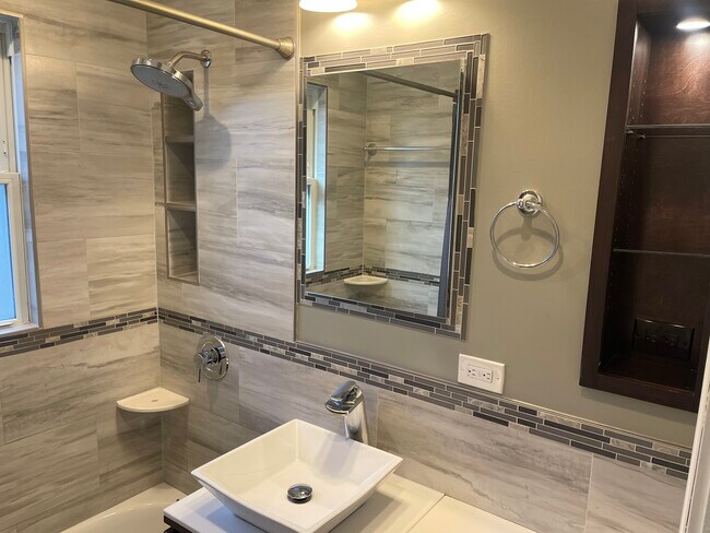 Building Photo - 1428 Fowler Ave