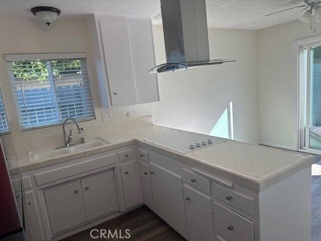 Building Photo - 1201 N California St