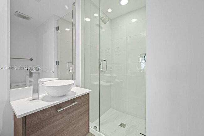 Building Photo - 650 NE 32nd St