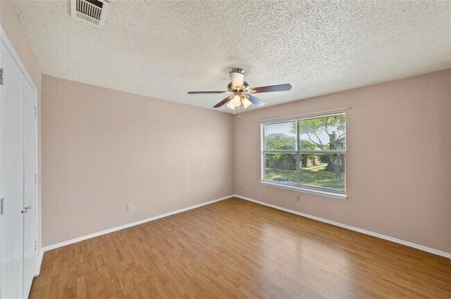 Building Photo - 5545 Brookview Ct