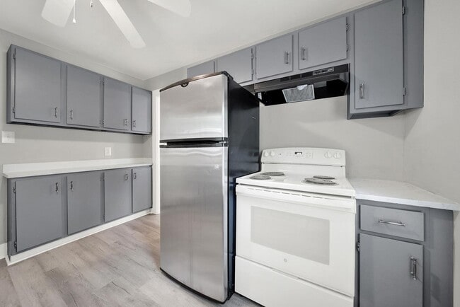Building Photo - Recently Renovated 2 Bedroom Home in Rock ...