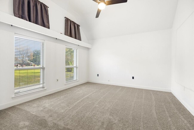 Building Photo - 83 Lake Lorraine Cir