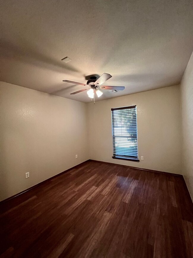 Building Photo - Lovely Rental Home in Heatherwood Neighbor...