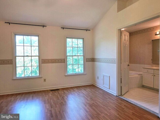 Building Photo - 937 Walnut Wood Rd