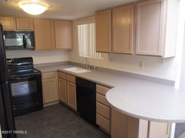 Building Photo - 5051 N Sabino Canyon Rd