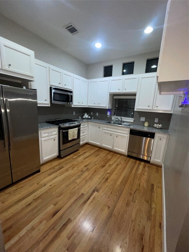 Building Photo - 7650 Springhill St