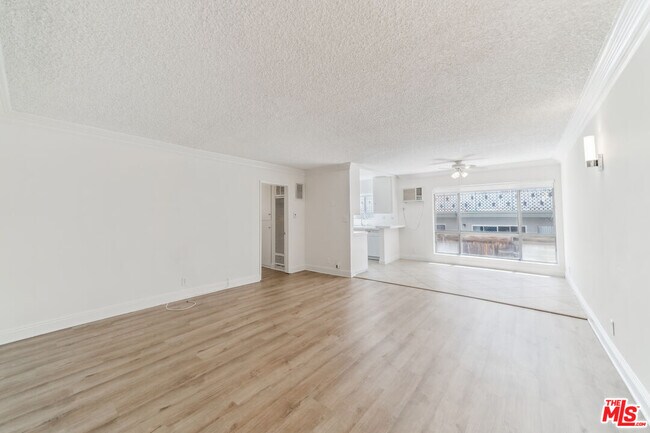 Building Photo - 7540 Hampton Ave