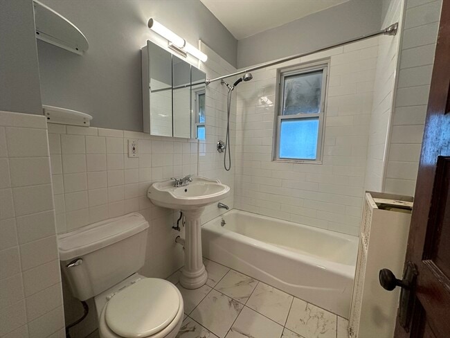 Building Photo - 17 Manley St