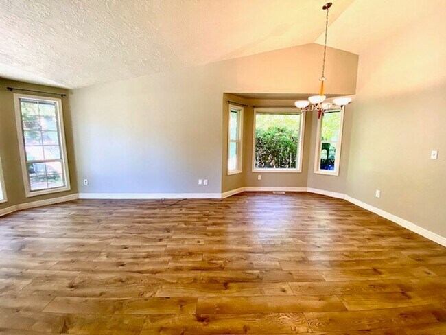 Building Photo - 4 Bedroom 2 bath Home in NW Boise