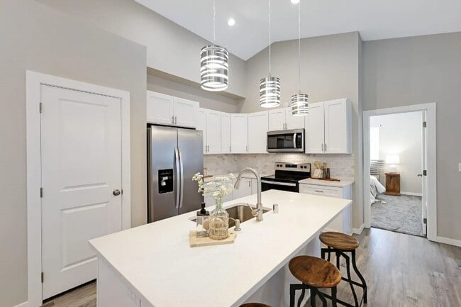 Building Photo - Modern Updates Meet Classic Charm in This ...